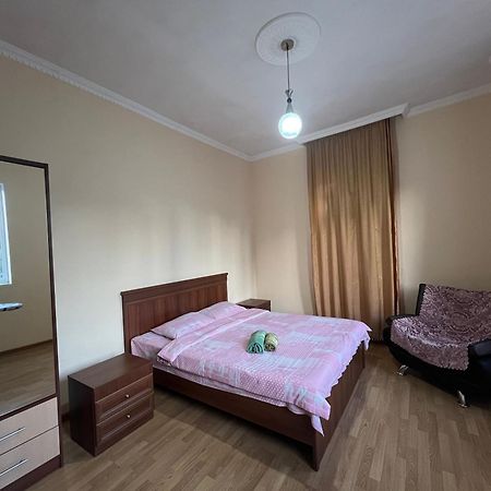 Apartment Merabi バトゥーミ エクステリア 写真