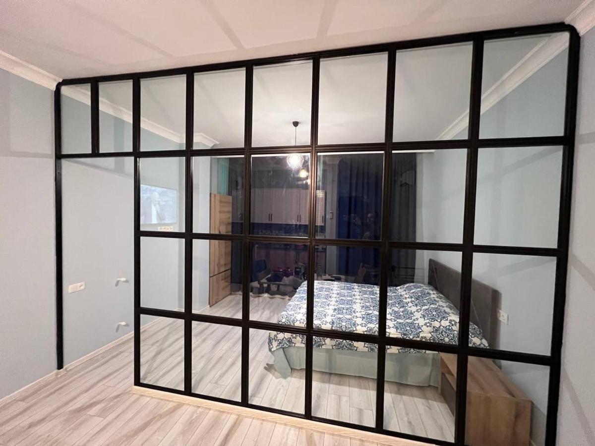 Apartment Merabi バトゥーミ エクステリア 写真