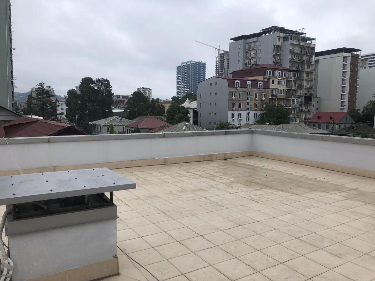 Apartment Merabi バトゥーミ エクステリア 写真