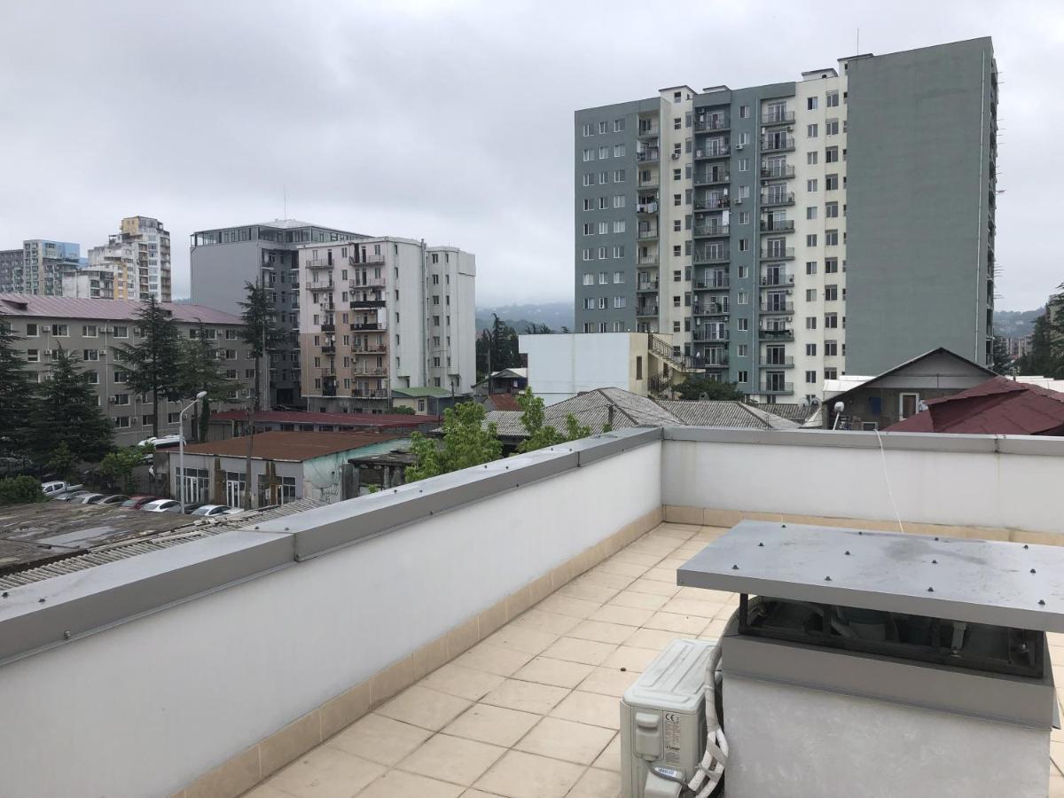 Apartment Merabi バトゥーミ エクステリア 写真