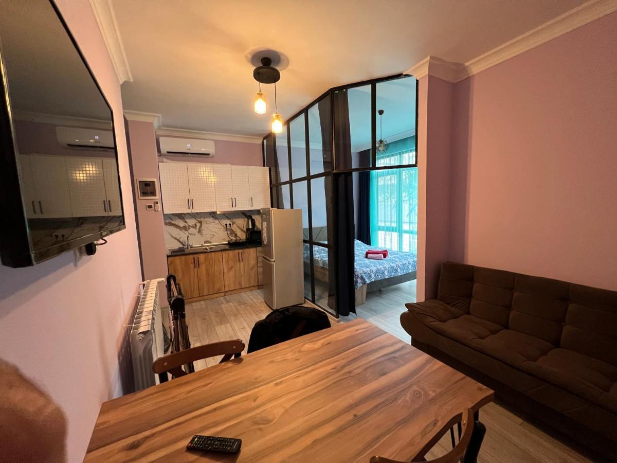 Apartment Merabi バトゥーミ エクステリア 写真