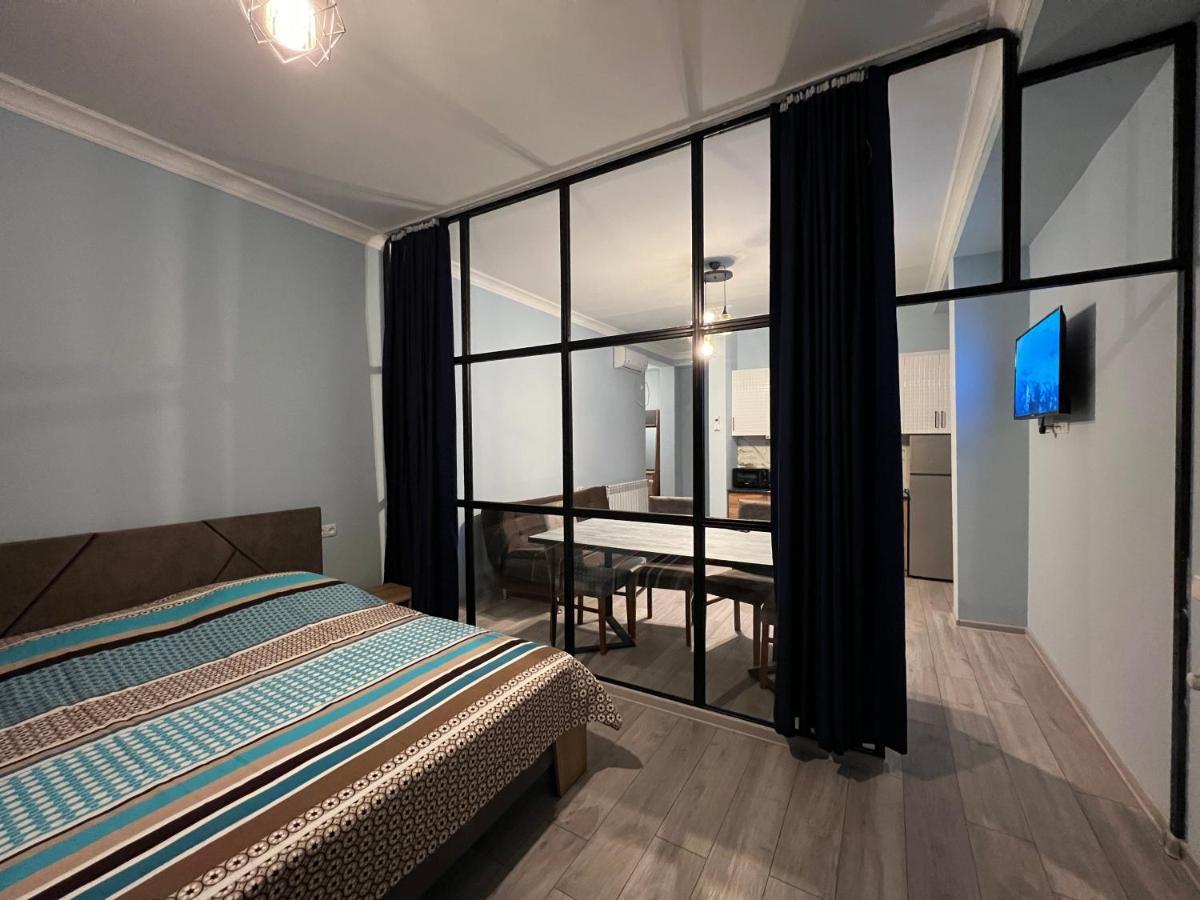 Apartment Merabi バトゥーミ エクステリア 写真