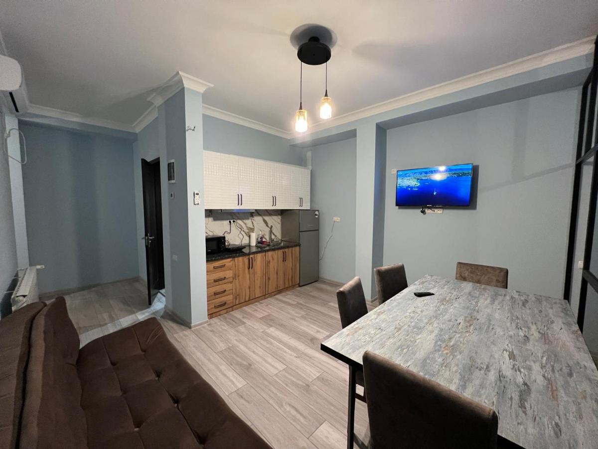 Apartment Merabi バトゥーミ エクステリア 写真