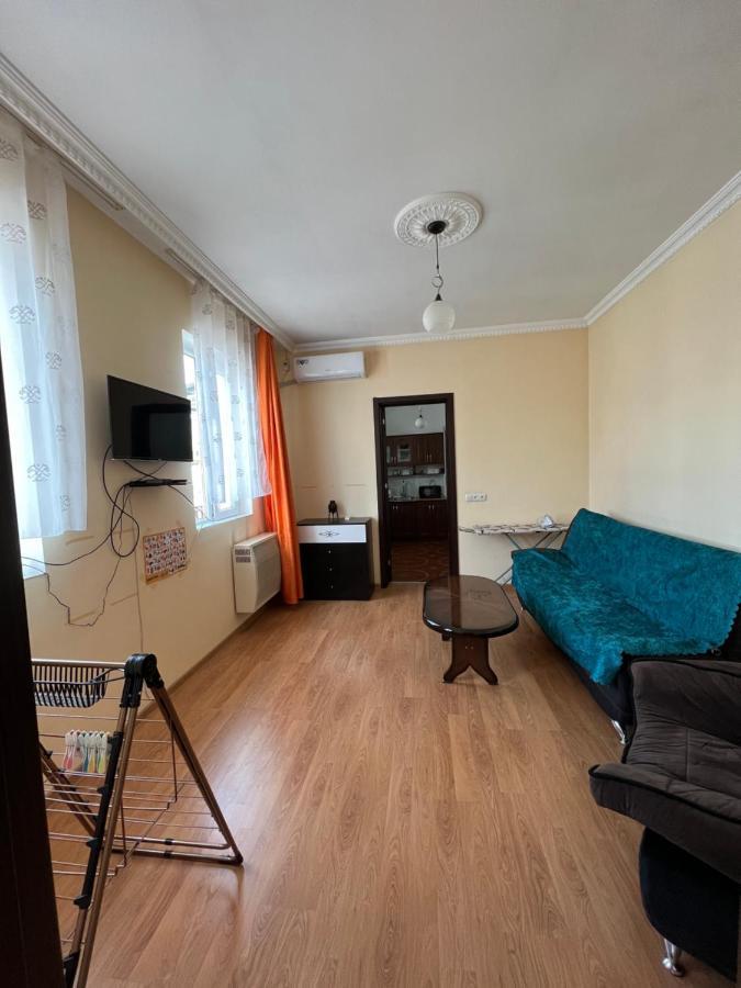 Apartment Merabi バトゥーミ エクステリア 写真