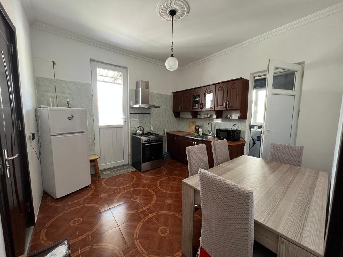 Apartment Merabi バトゥーミ エクステリア 写真
