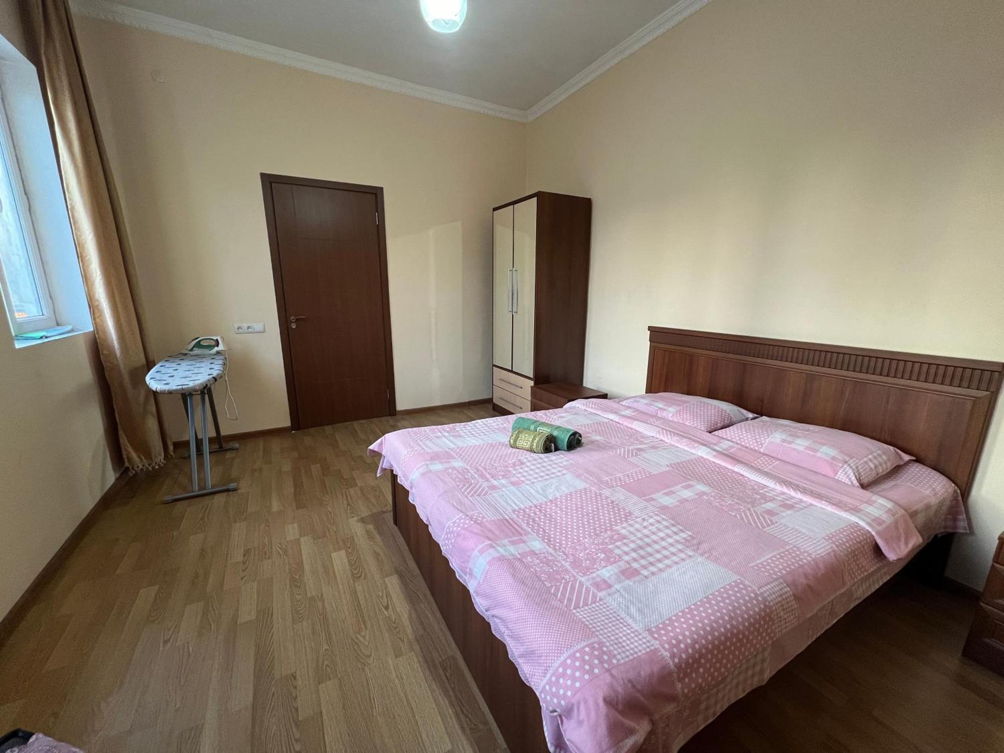 Apartment Merabi バトゥーミ エクステリア 写真