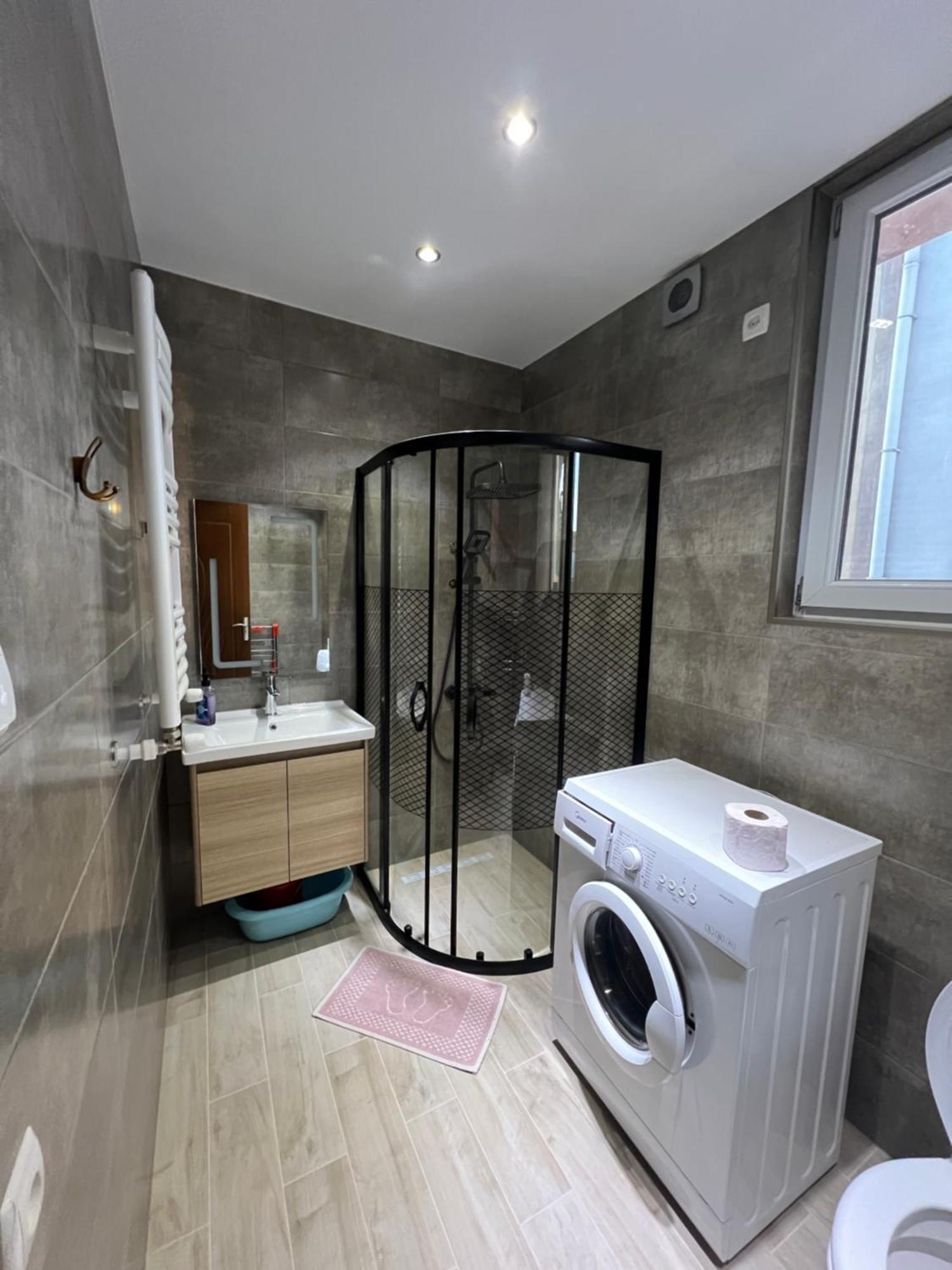Apartment Merabi バトゥーミ エクステリア 写真