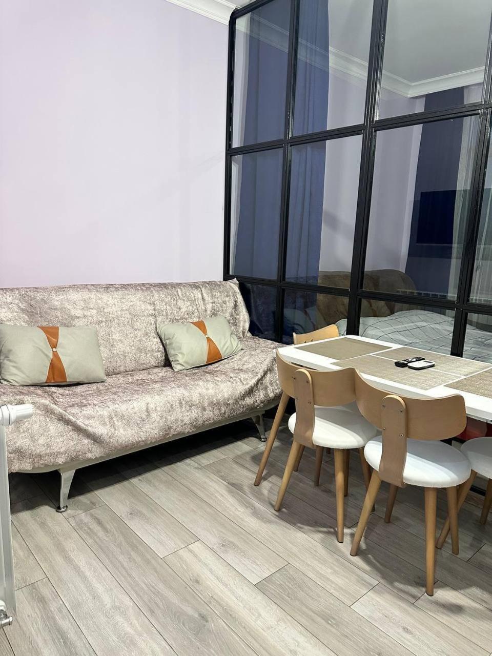 Apartment Merabi バトゥーミ エクステリア 写真