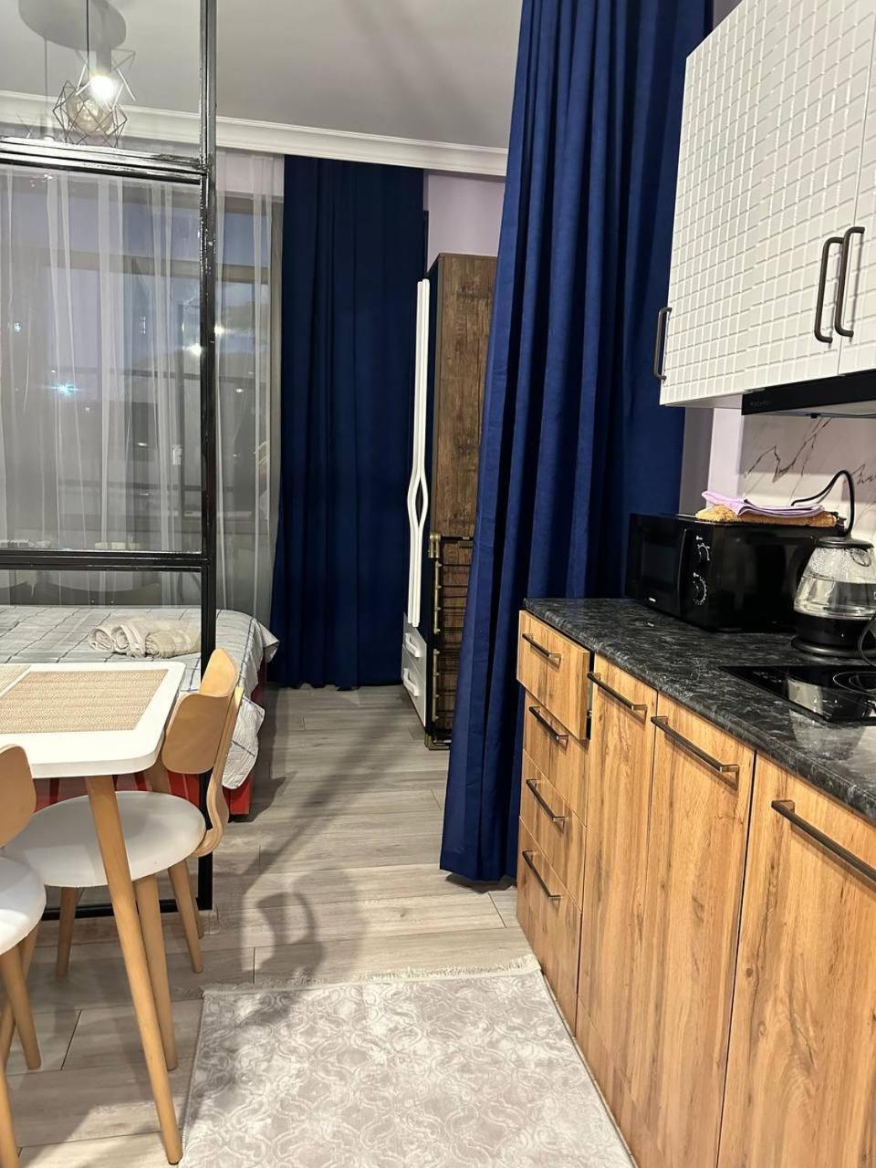 Apartment Merabi バトゥーミ エクステリア 写真