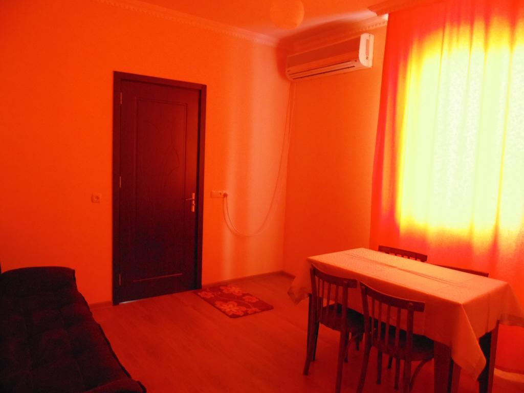 Apartment Merabi バトゥーミ 部屋 写真