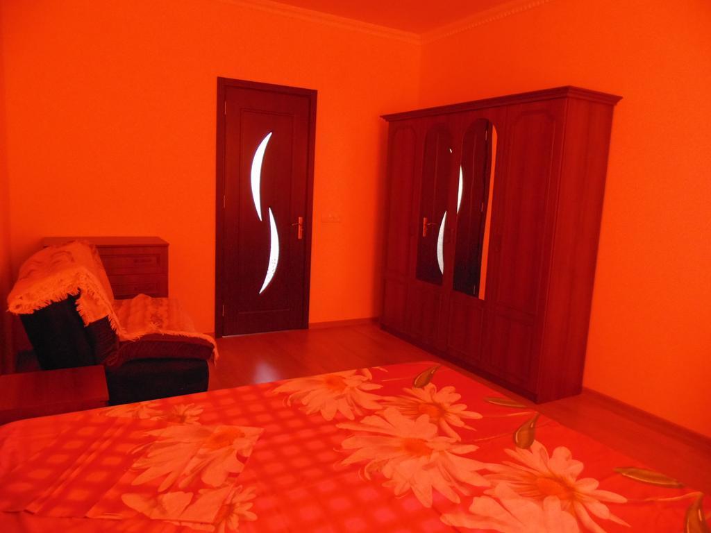 Apartment Merabi バトゥーミ 部屋 写真
