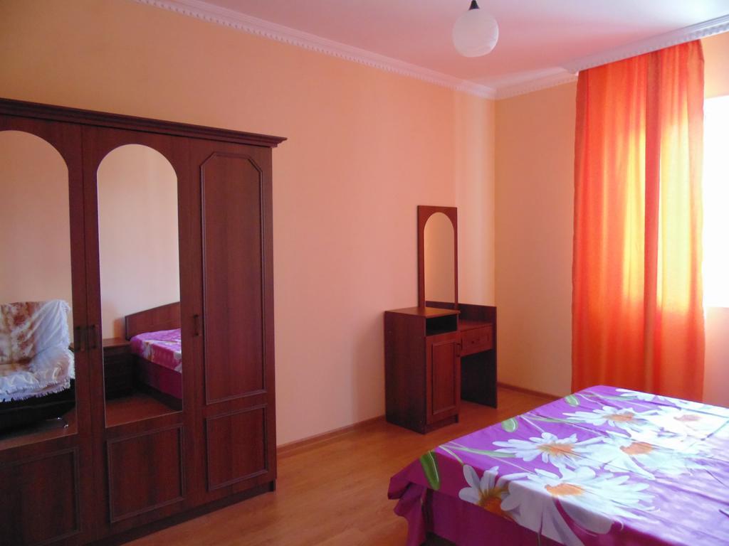 Apartment Merabi バトゥーミ 部屋 写真