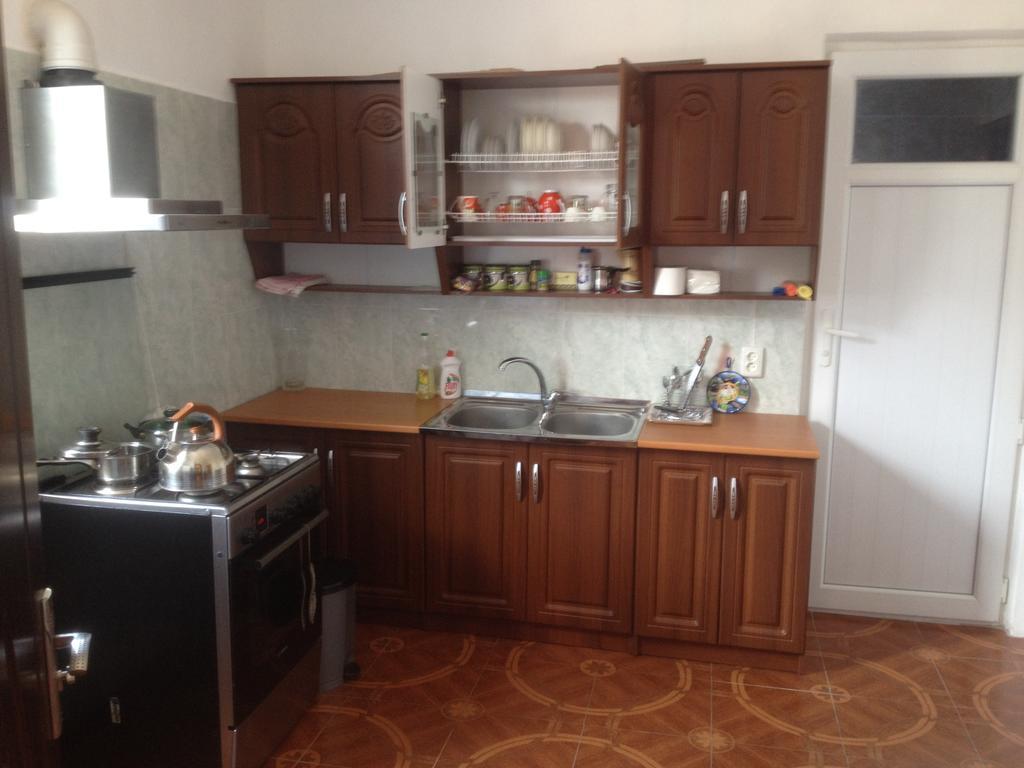 Apartment Merabi バトゥーミ エクステリア 写真