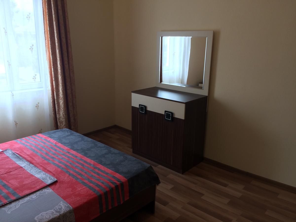 Apartment Merabi バトゥーミ エクステリア 写真