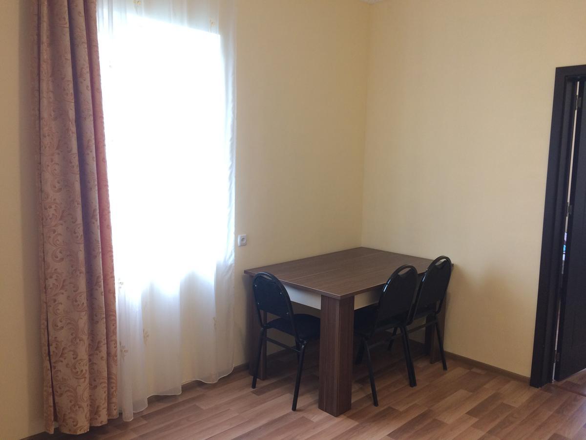 Apartment Merabi バトゥーミ エクステリア 写真