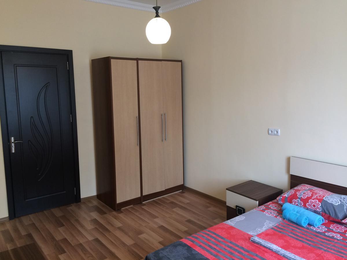 Apartment Merabi バトゥーミ エクステリア 写真